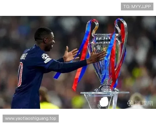 法媒：香榭丽舍大道庆祝巴黎球迷遭遇汽车冲撞 多人受伤其中1人重伤